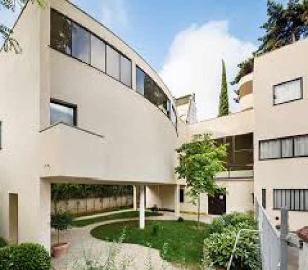 De Le Corbusier à Mallet Stevens dans le seizième arrondissement